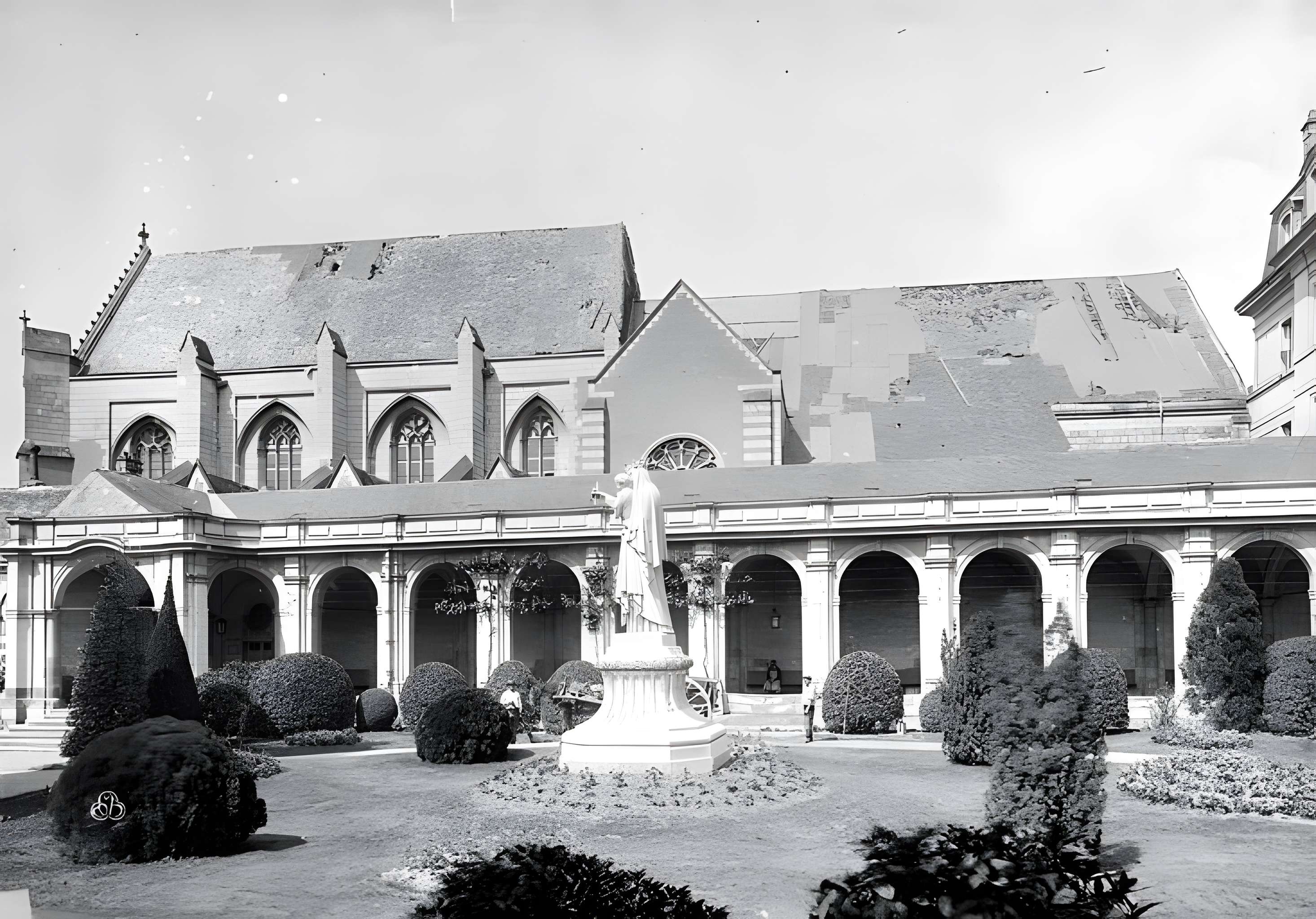 Ancien grand séminaire Saint-Serge, aujourd'hui lycée Joachim-du-Bellay