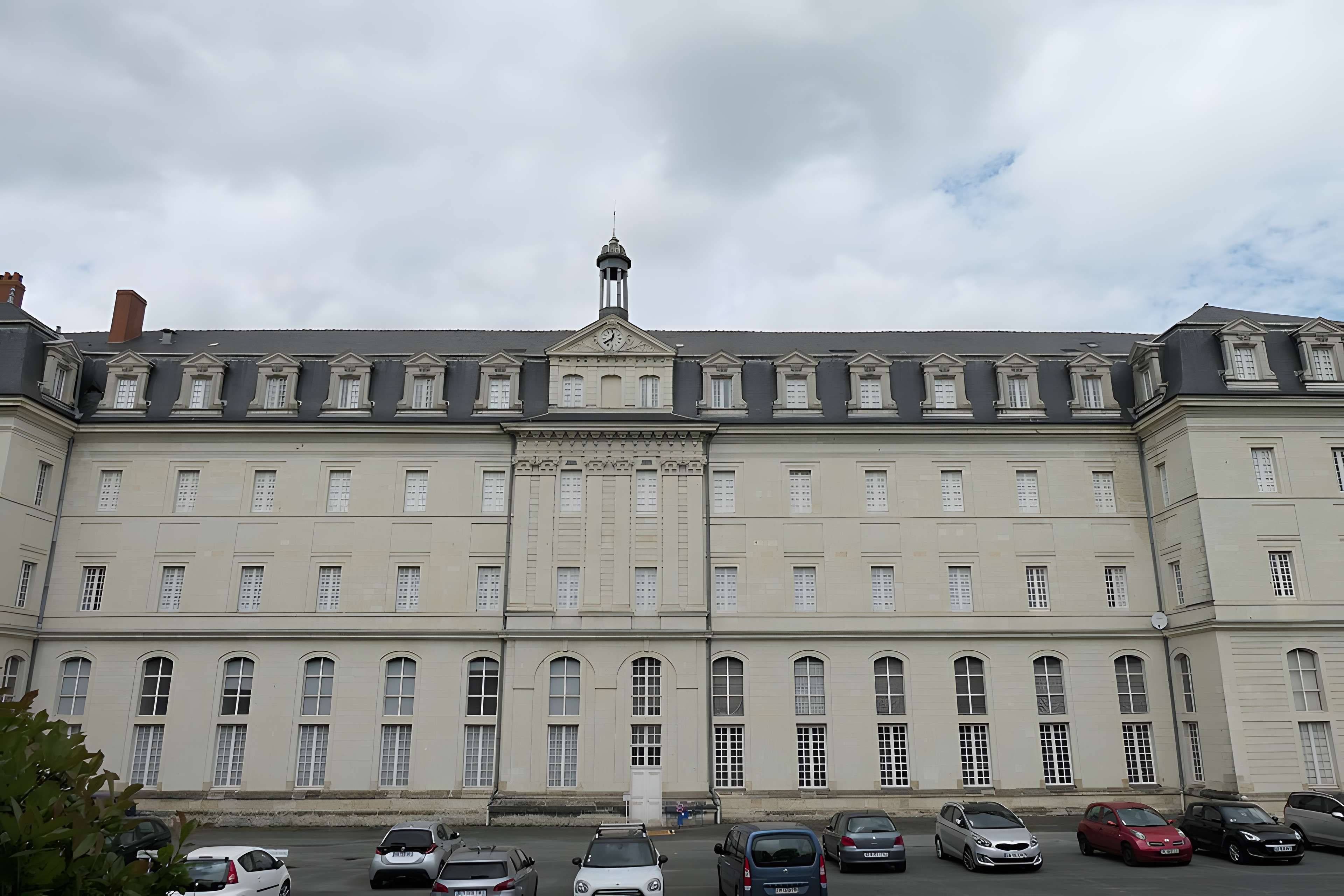 Ancien grand séminaire Saint-Serge, aujourd'hui lycée Joachim-du-Bellay