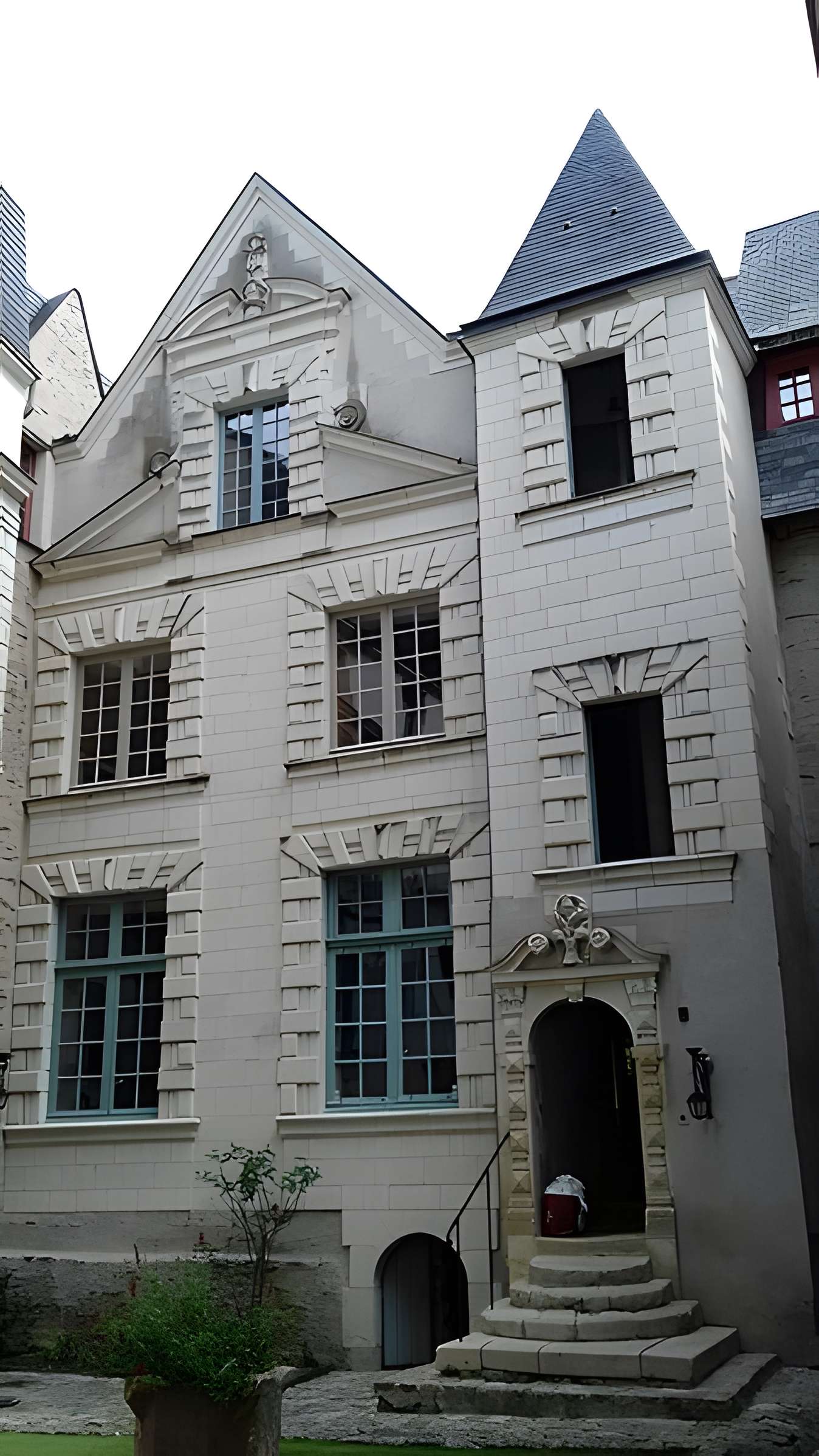 Ensemble appelé la Cour des Tourelles