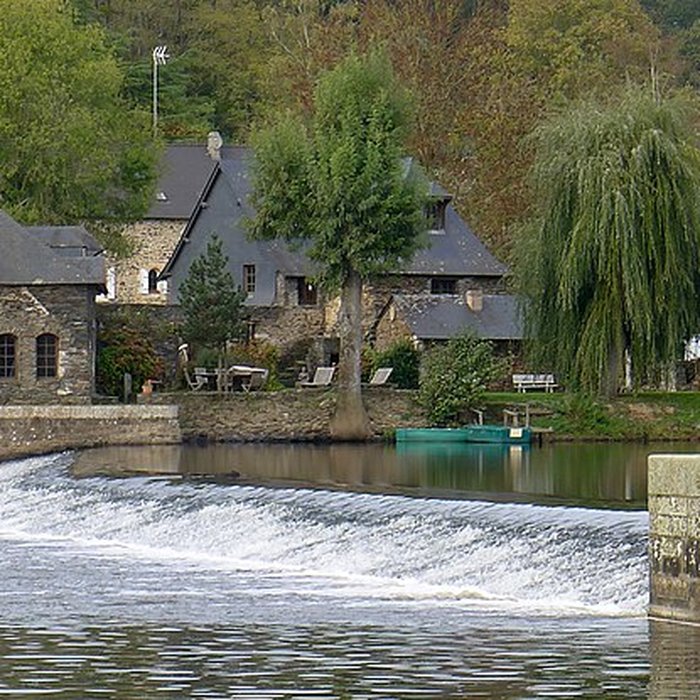 Photo de Moulin à eau dit de la Chaussée ou du grand Chenillé