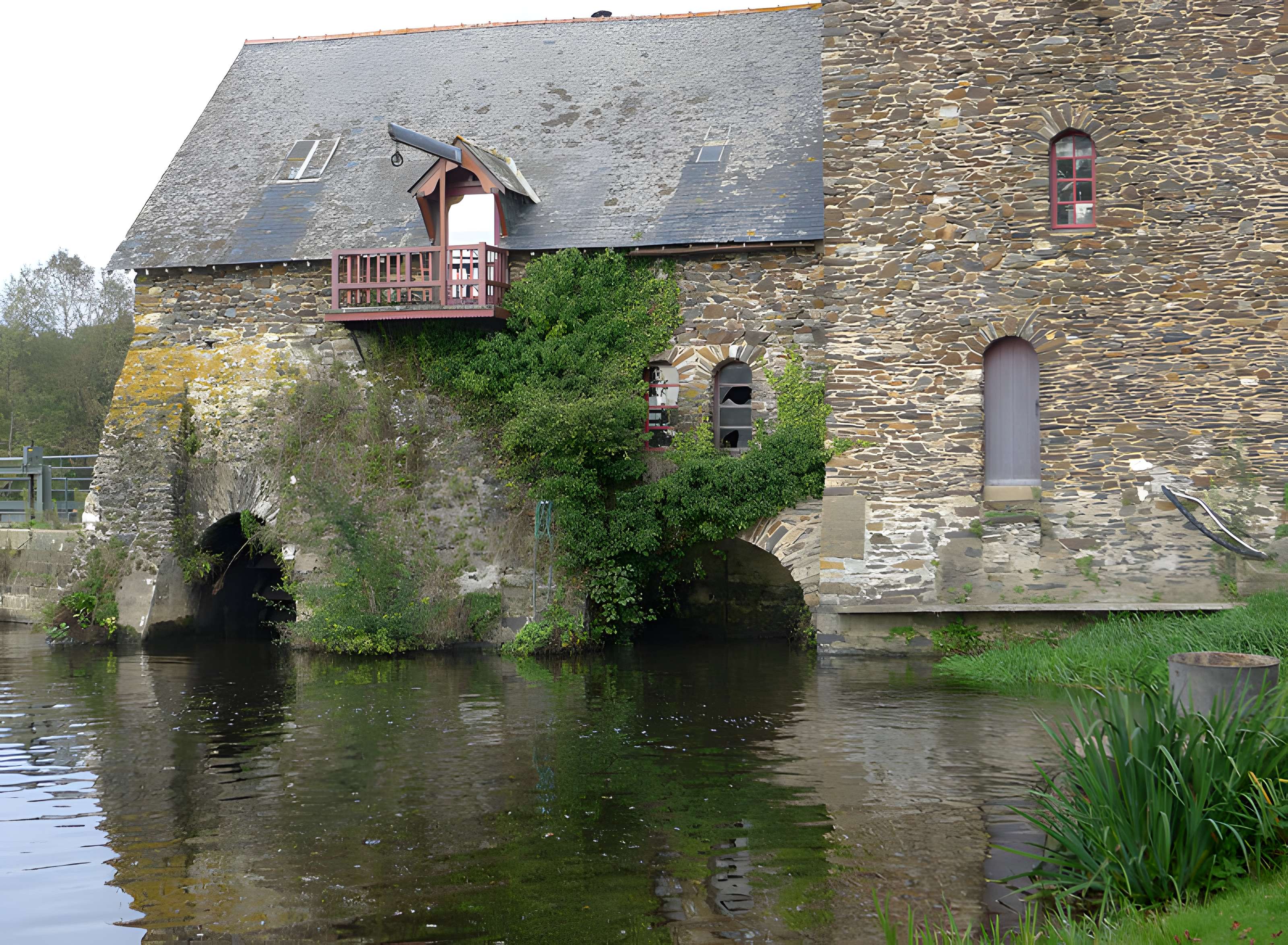 Moulin à eau dit de la Chaussée ou du grand Chenillé