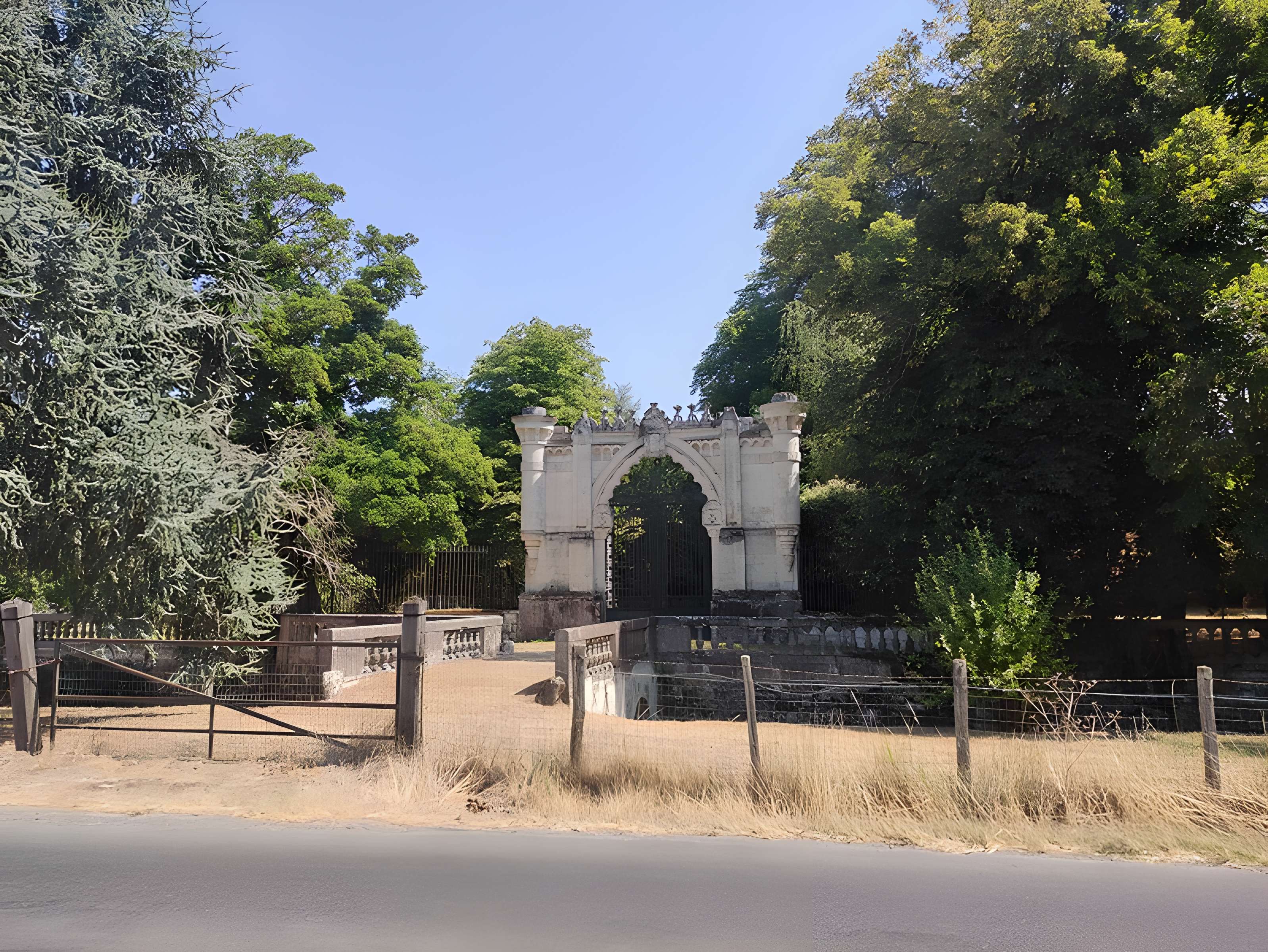 Site castral de Milly-le-Meugon