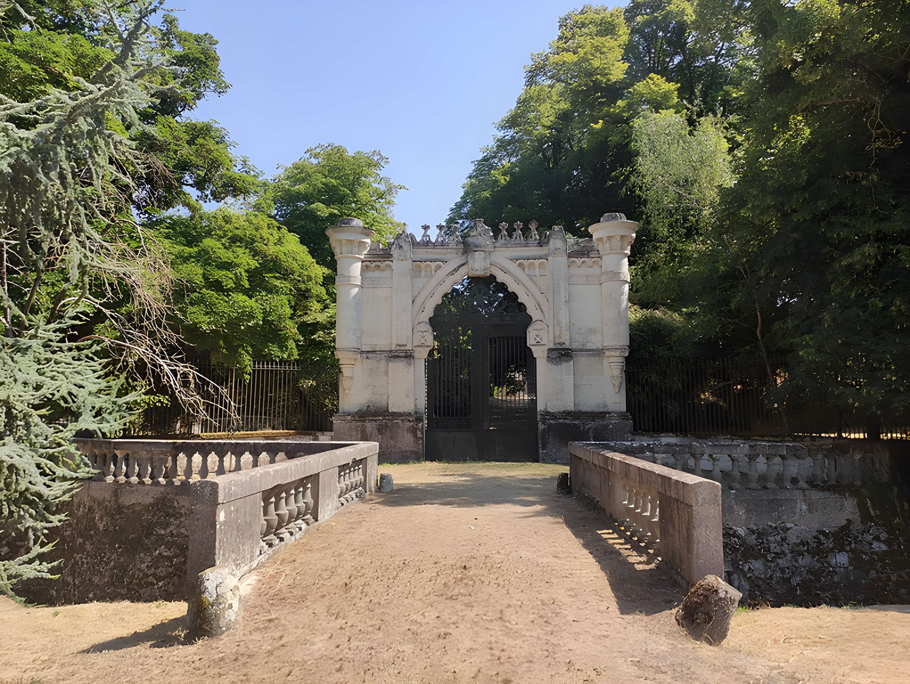 Site castral de Milly-le-Meugon