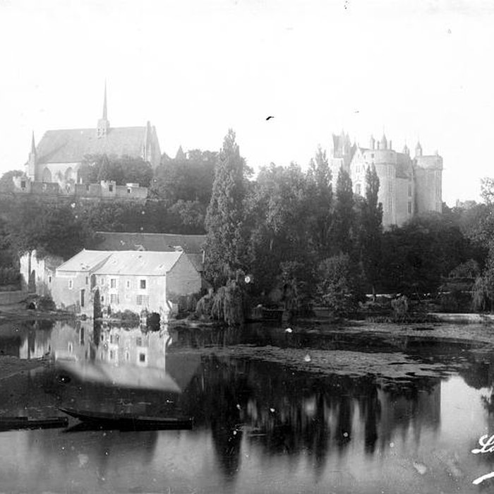 Photo de Eglise paroissiale ancienne chapelle du château