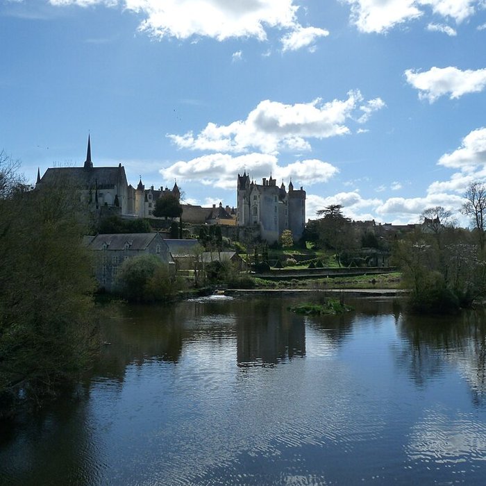 Photo de Eglise paroissiale ancienne chapelle du château
