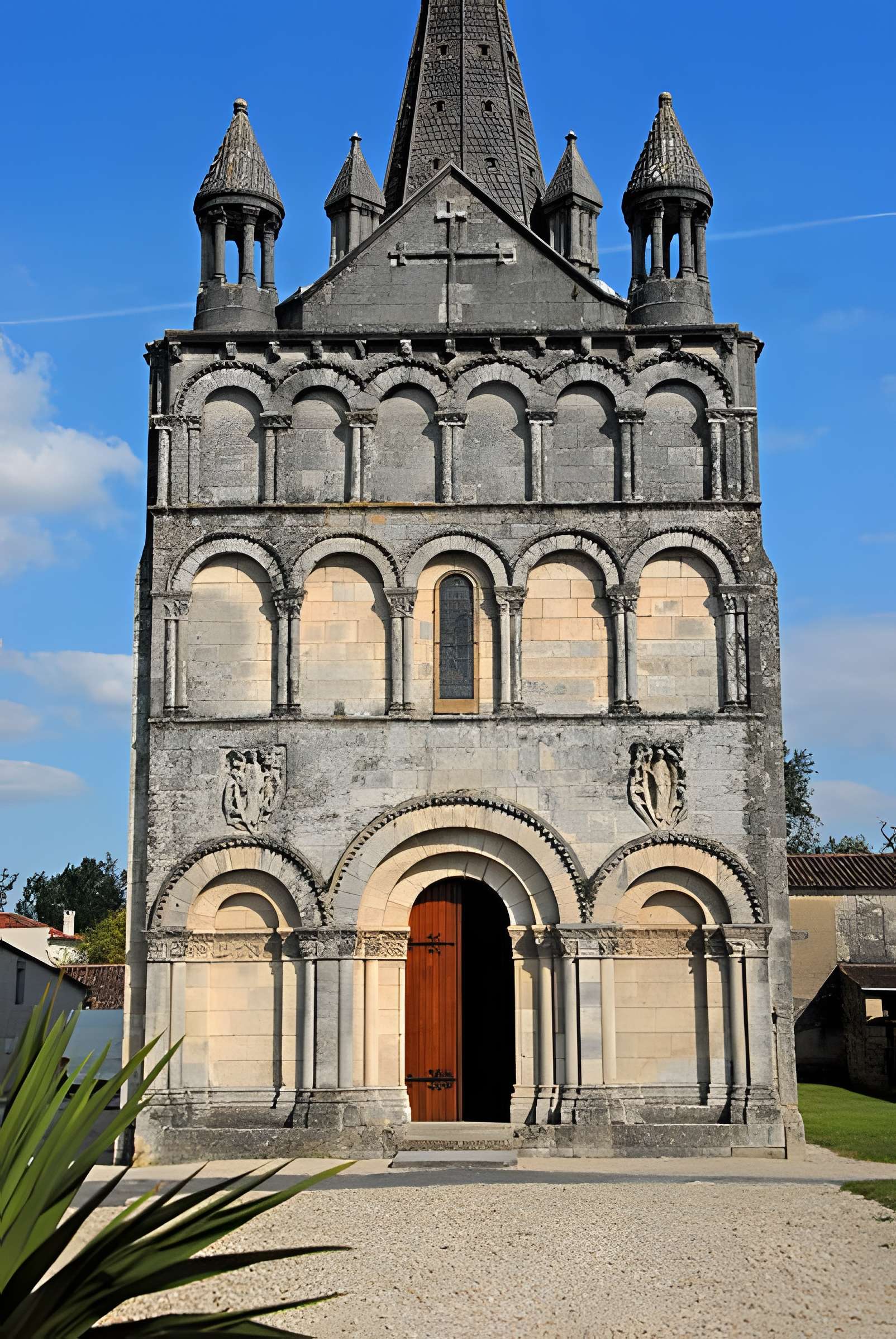 Église Saint-Martin de Gensac-la-Pallue 