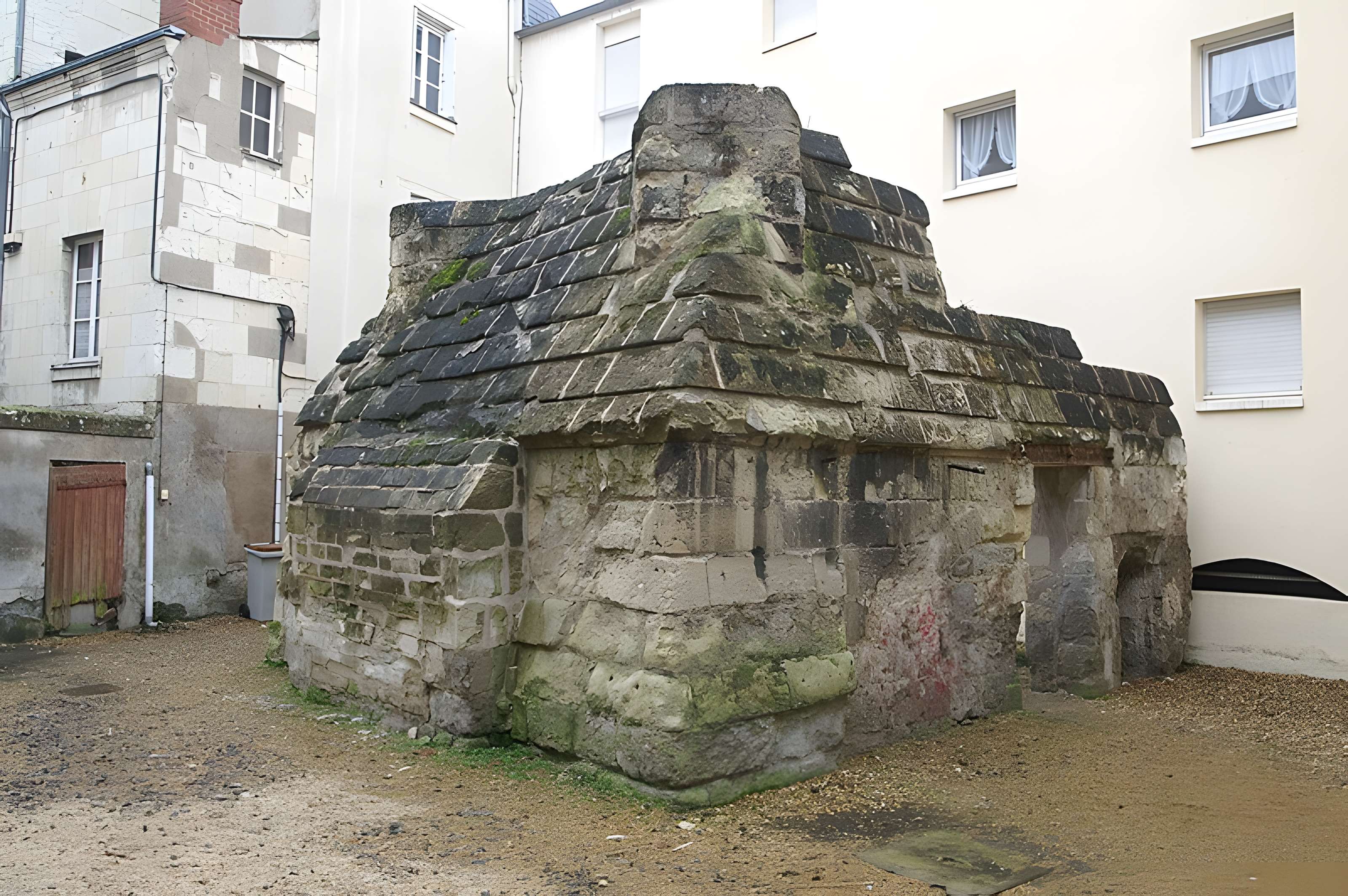 Chapelle du XIVe siècle dite Lanterne des morts