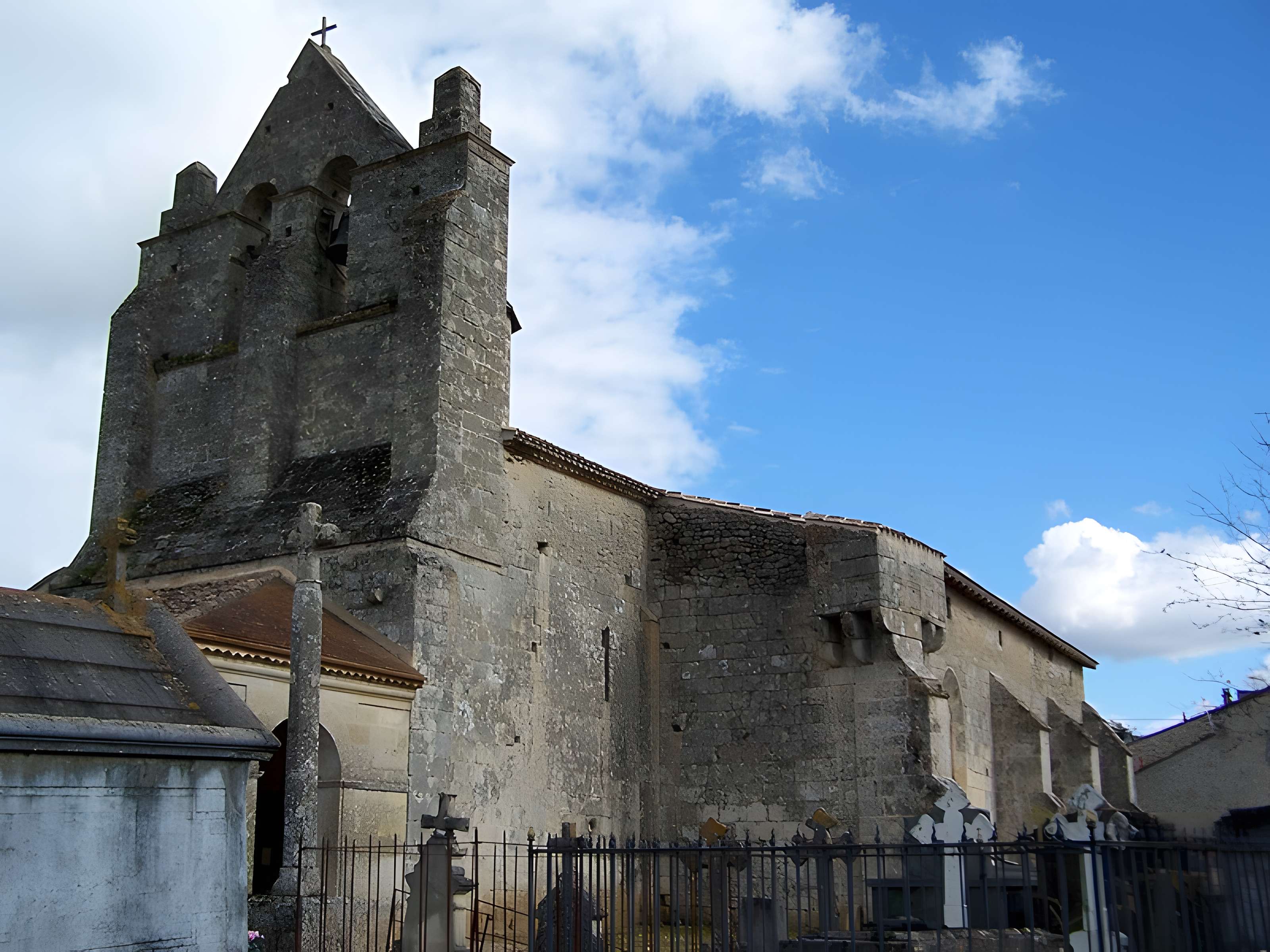 Église Saint-Martin de Lugasson