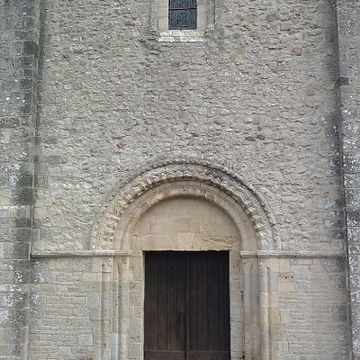 Photo de Eglise et le cimetière qui lentoure