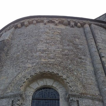 Eglise et le cimetière qui lentoure