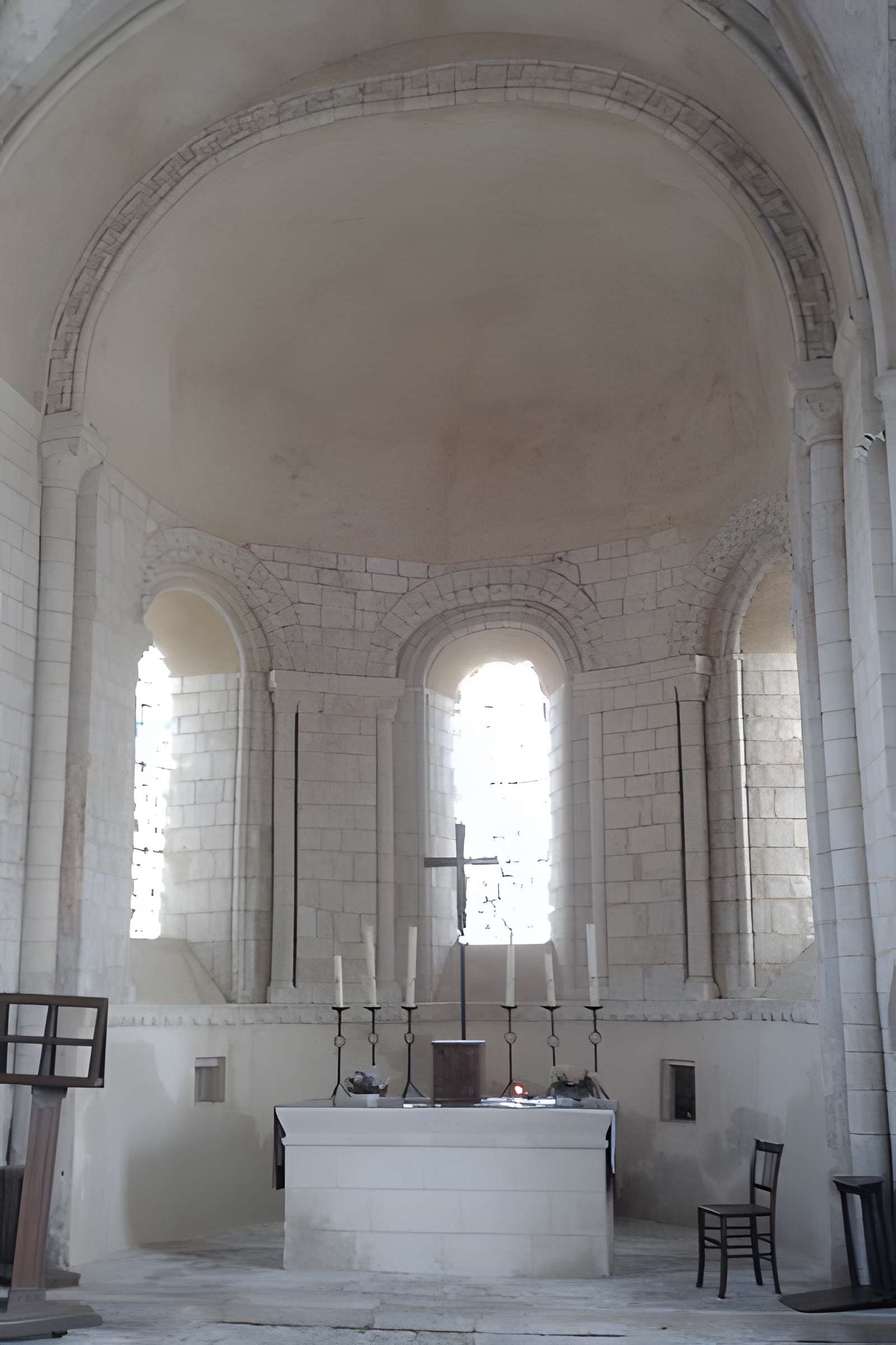 Eglise et le cimetière qui l'entoure