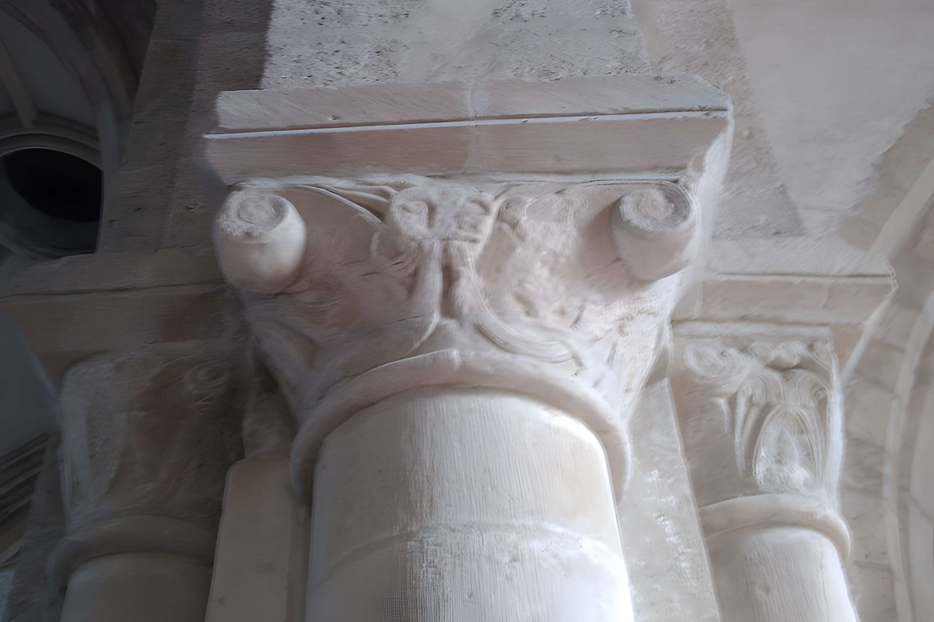 Eglise et le cimetière qui l'entoure