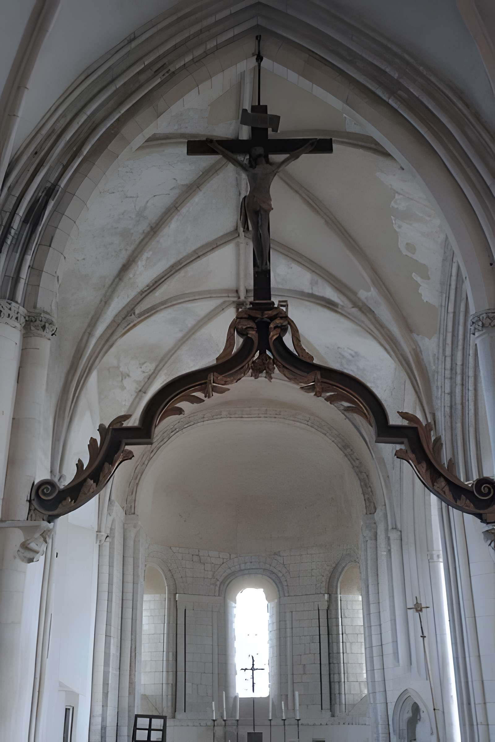 Eglise et le cimetière qui l'entoure