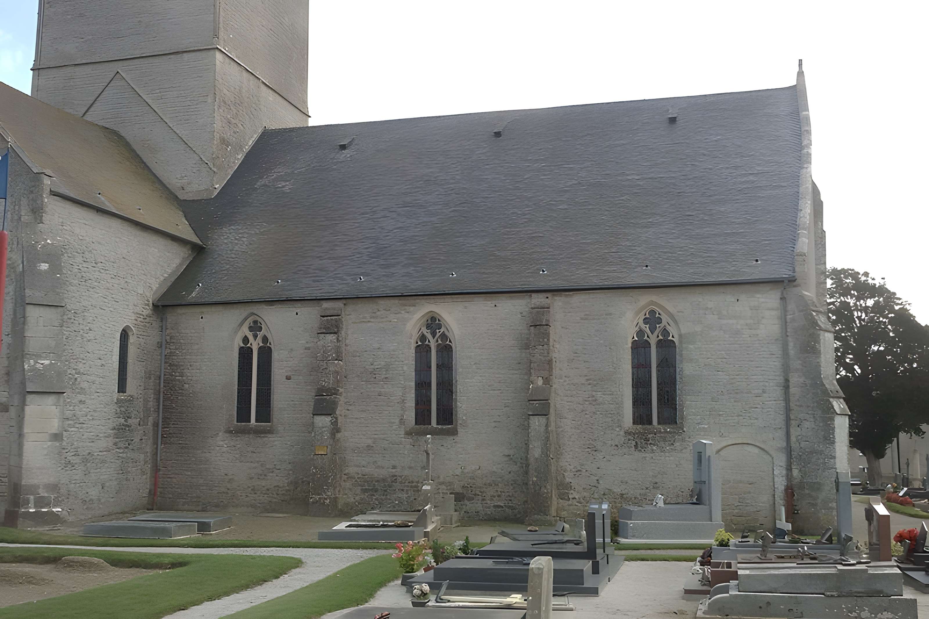 Eglise et le cimetière qui l'entoure