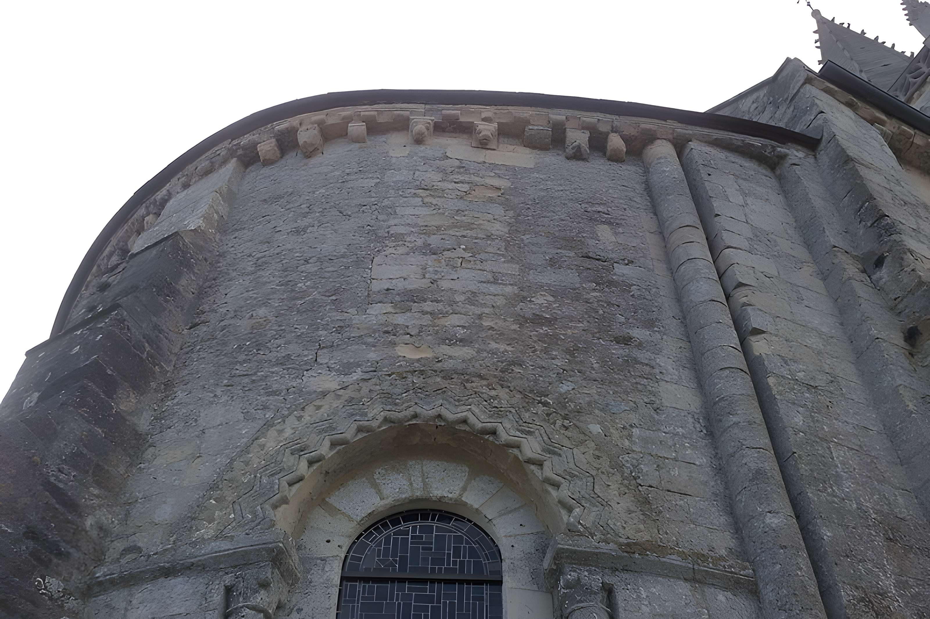 Eglise et le cimetière qui l'entoure