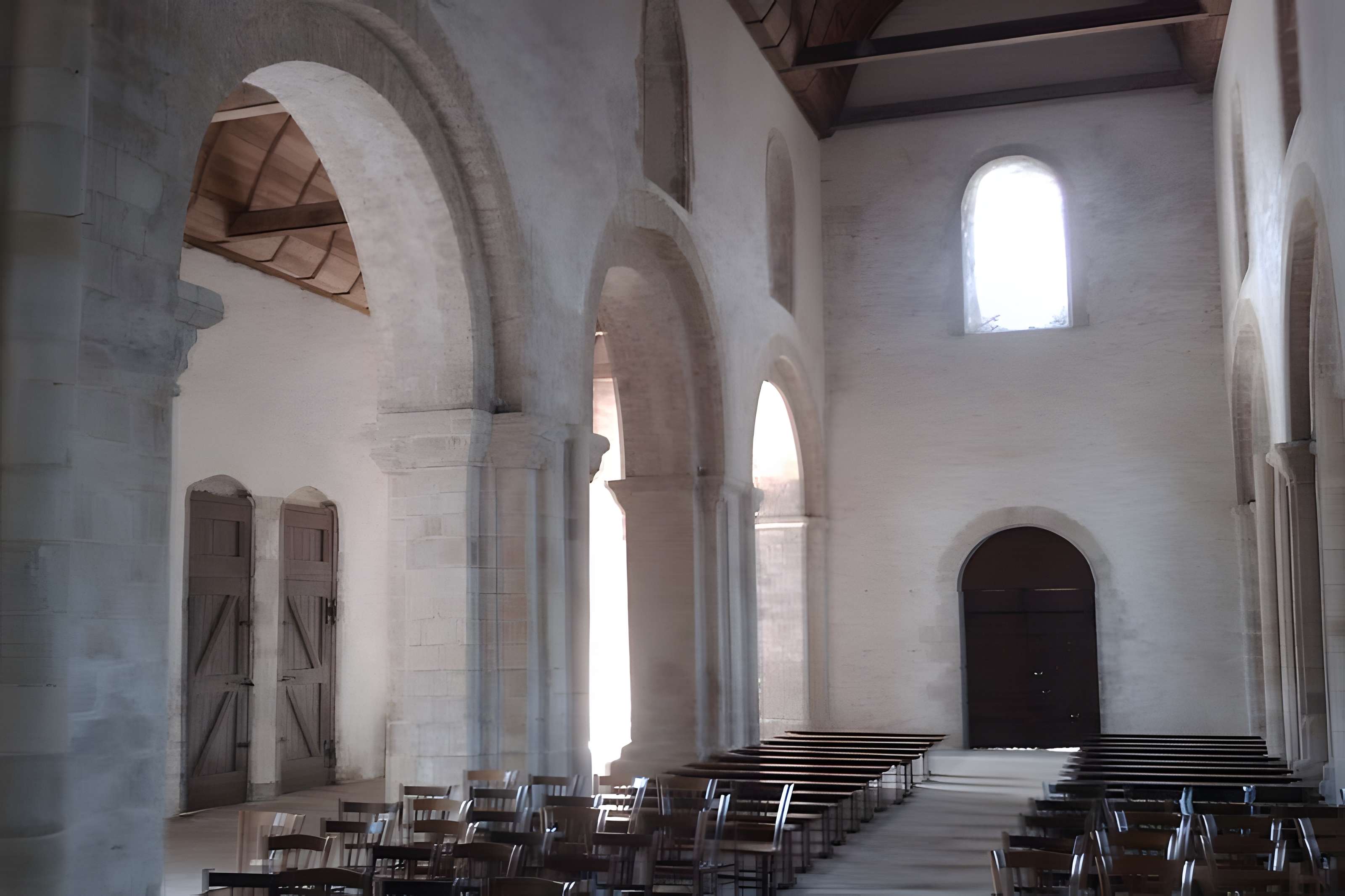 Eglise et le cimetière qui l'entoure