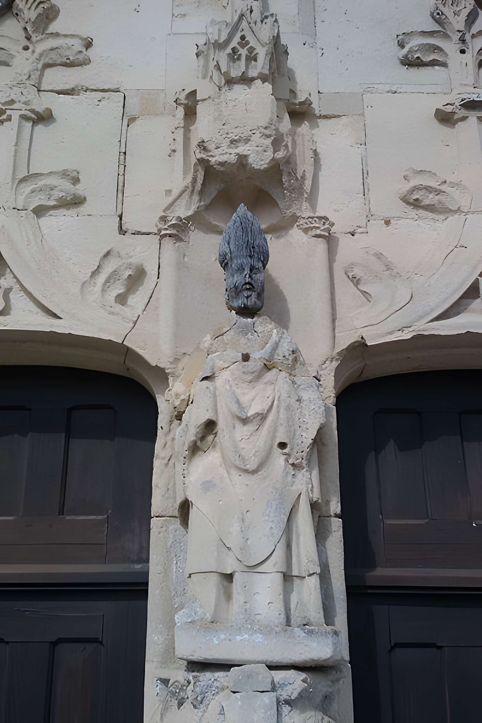 Eglise et le cimetière qui l'entoure