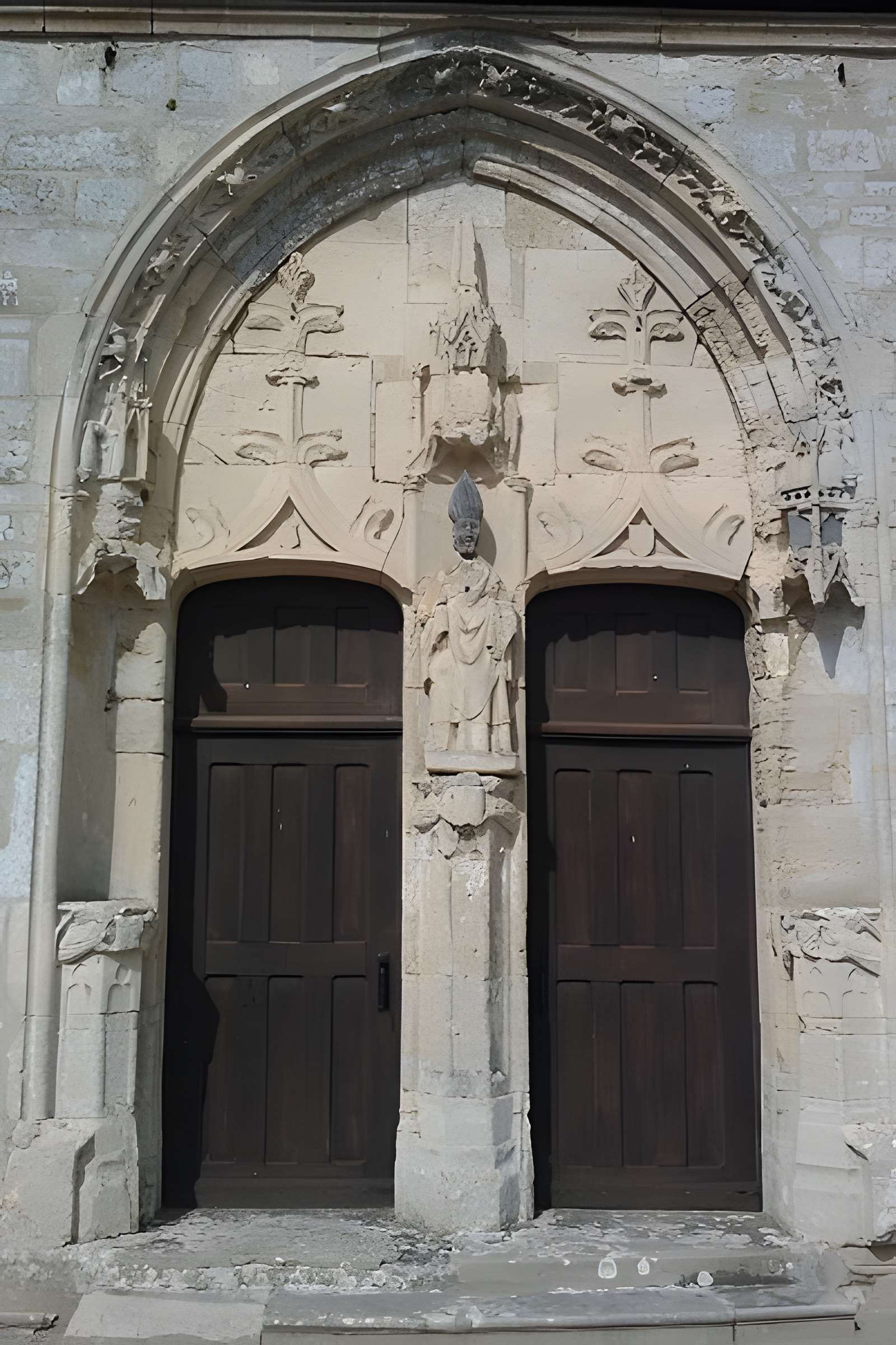 Eglise et le cimetière qui l'entoure