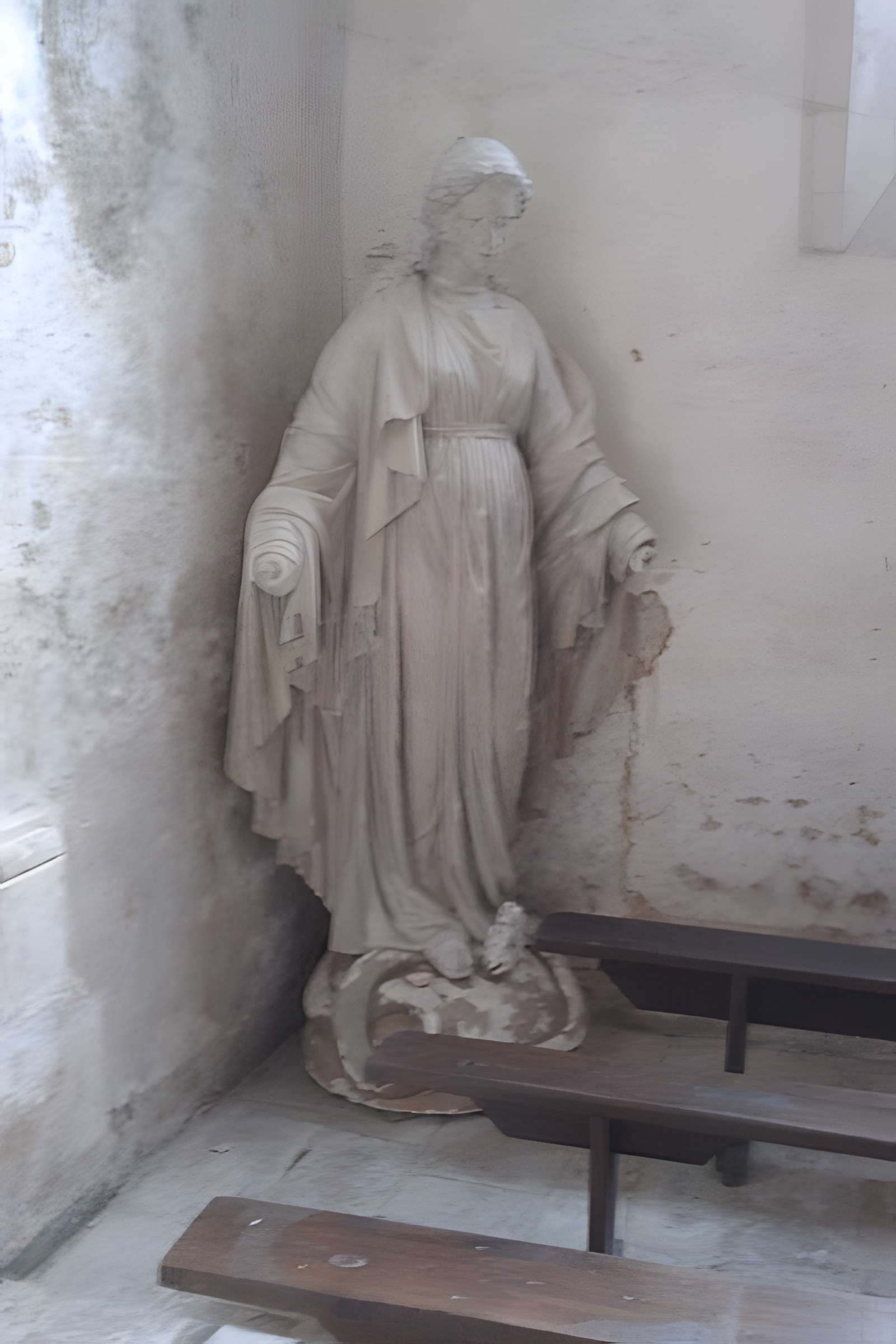 Eglise et le cimetière qui l'entoure