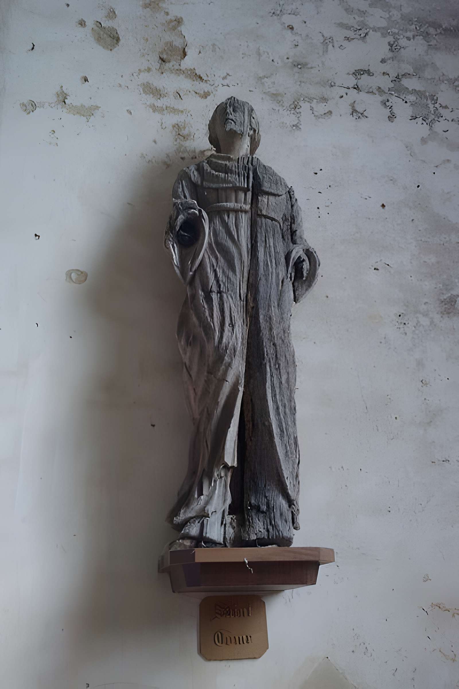 Eglise et le cimetière qui l'entoure