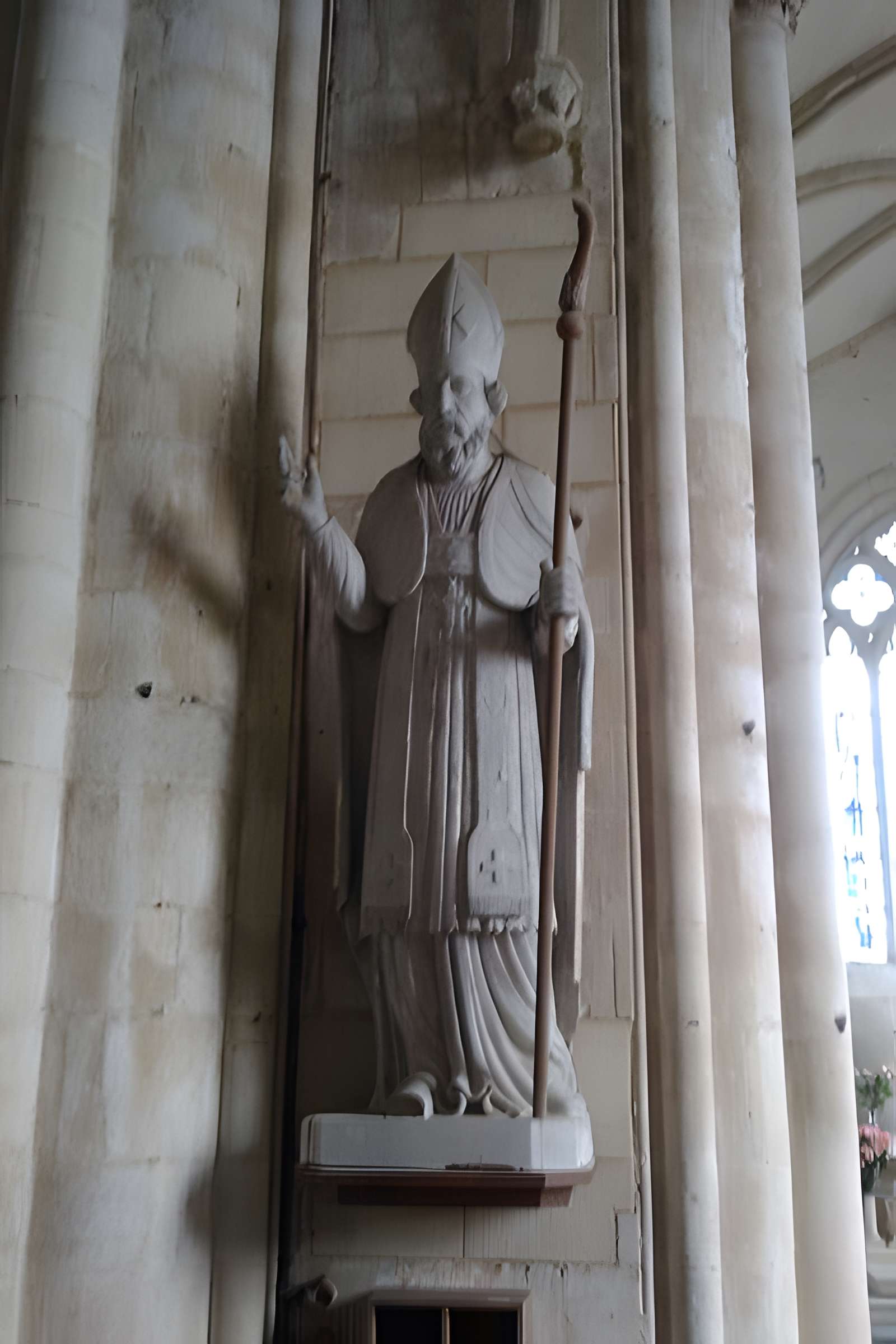 Eglise et le cimetière qui l'entoure