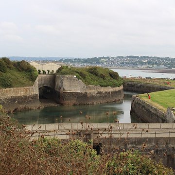 Fort de Querqueville, ouvrage constitutif de la rade de Cherbourg