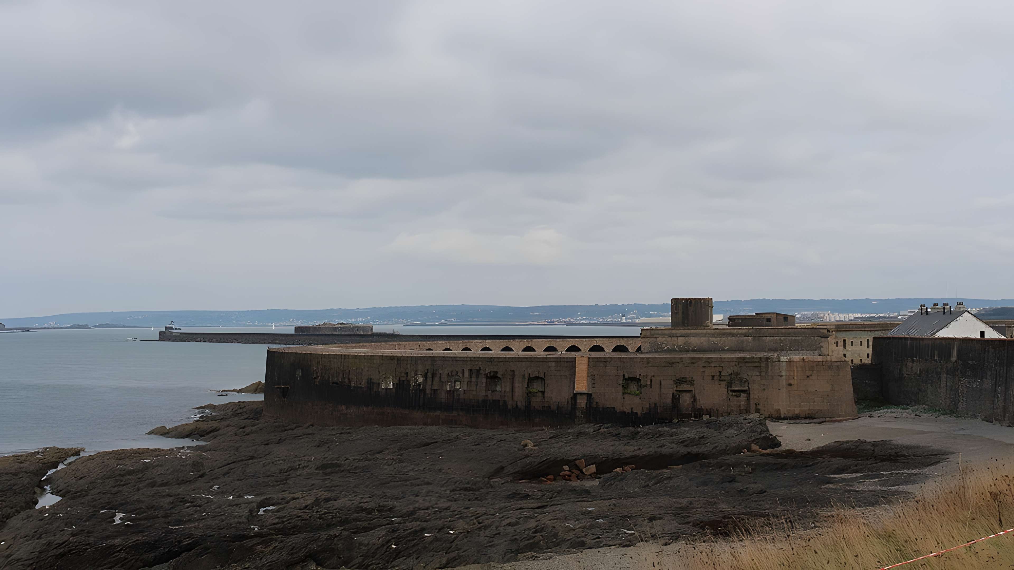 Fort de Querqueville, ouvrage constitutif de la rade de Cherbourg