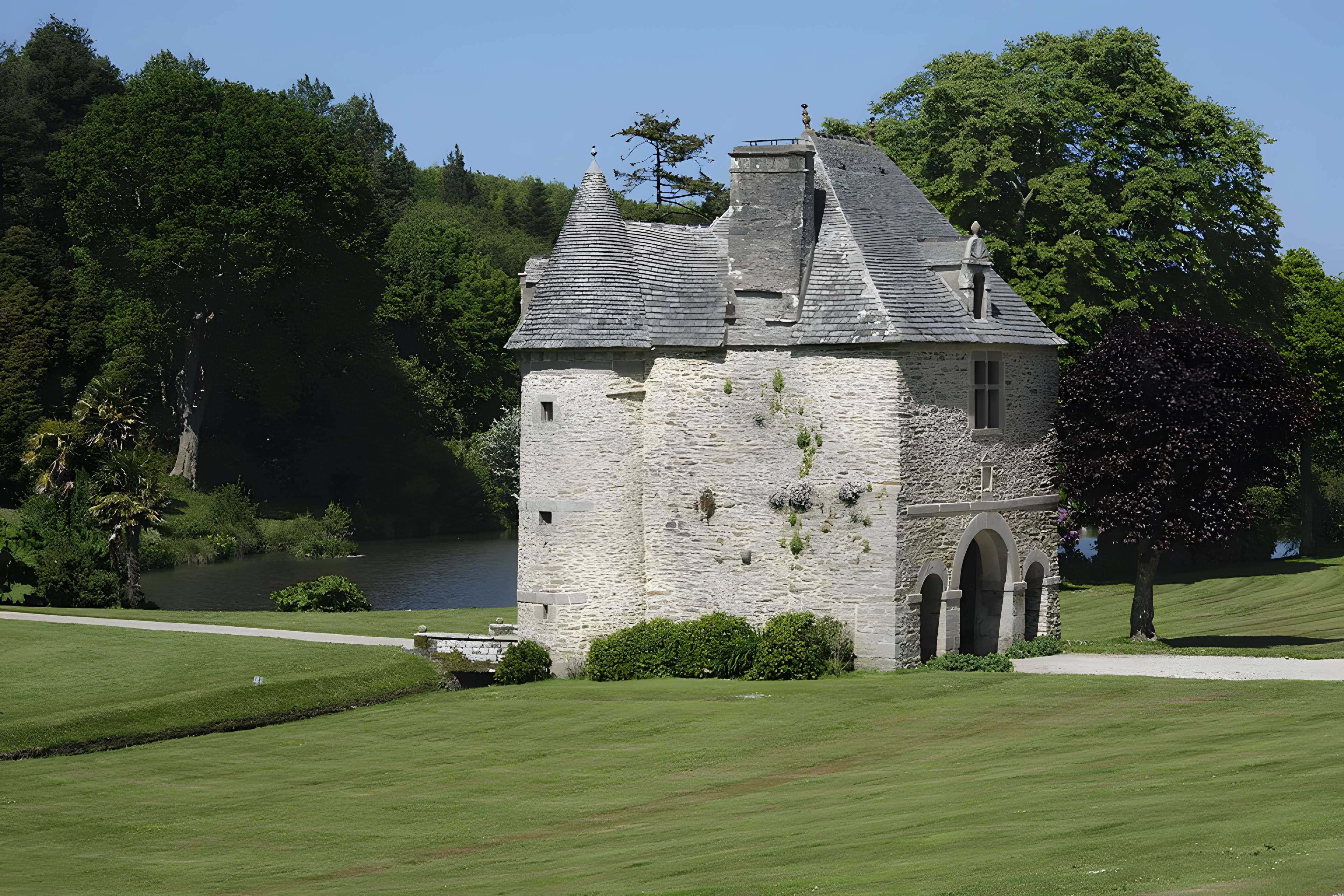 Domaine de Nacqueville (également sur commune de Querqueville)