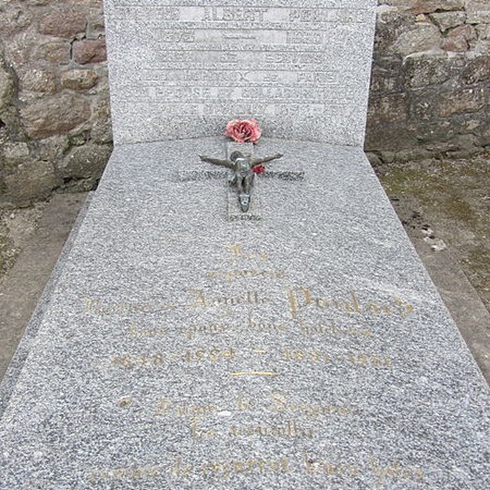 Photo de Cimetière communal et son enceinte entourant léglise