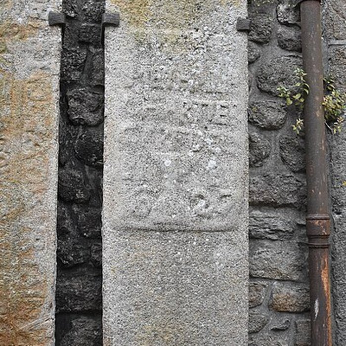 Photo de Cimetière communal et son enceinte entourant léglise