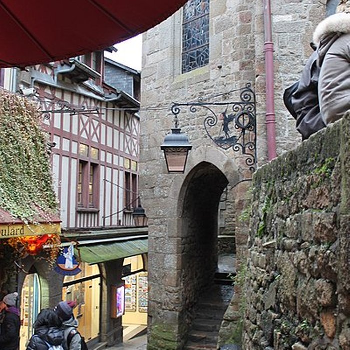 Photo de Cimetière communal et son enceinte entourant léglise