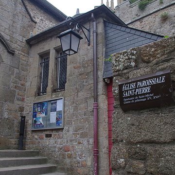 Cimetière communal et son enceinte entourant léglise