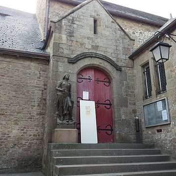 Cimetière communal et son enceinte entourant léglise