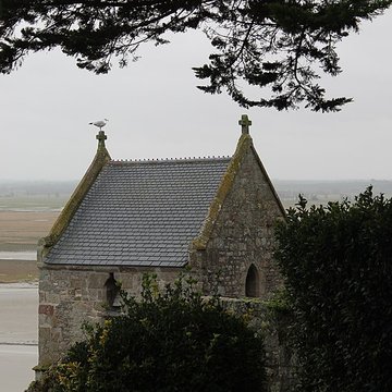 Cimetière communal et son enceinte entourant léglise