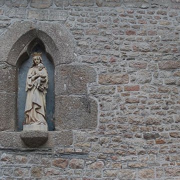 Cimetière communal et son enceinte entourant léglise