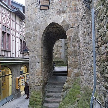 Cimetière communal et son enceinte entourant léglise
