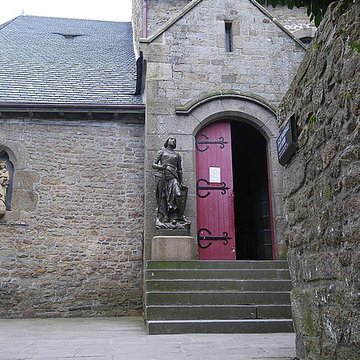 Cimetière communal et son enceinte entourant léglise