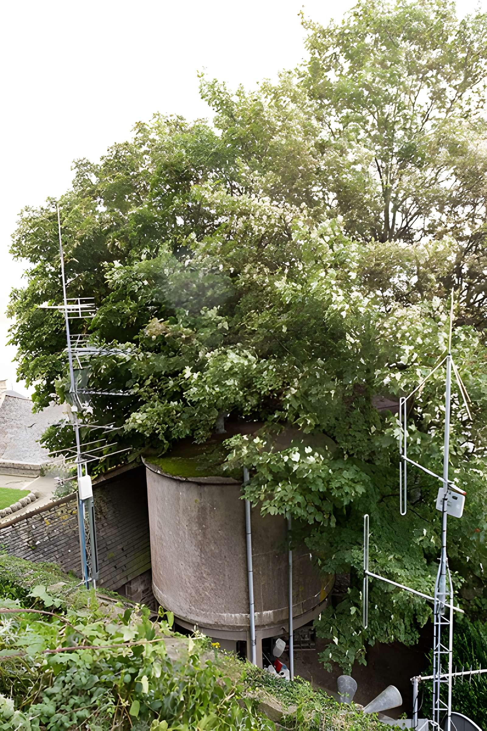 Deux réservoirs d'eau