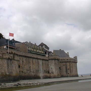 Remparts, enceinte de la ville et ses dépendances