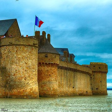 Remparts, enceinte de la ville et ses dépendances