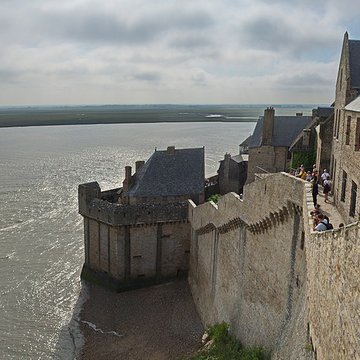 Remparts, enceinte de la ville et ses dépendances
