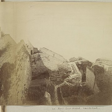 Remparts, enceinte de la ville et ses dépendances
