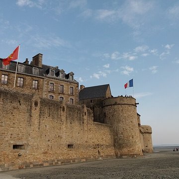 Remparts, enceinte de la ville et ses dépendances