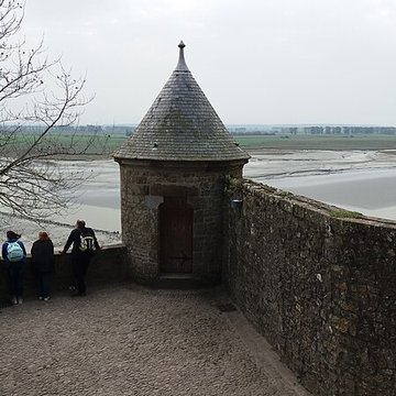 Remparts, enceinte de la ville et ses dépendances