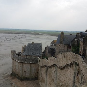 Remparts, enceinte de la ville et ses dépendances