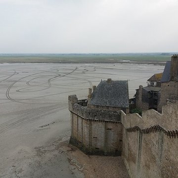 Remparts, enceinte de la ville et ses dépendances