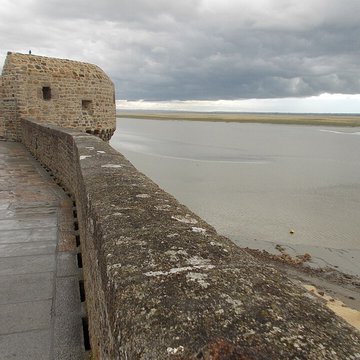 Remparts, enceinte de la ville et ses dépendances