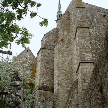 Remparts, enceinte de la ville et ses dépendances