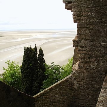 Remparts, enceinte de la ville et ses dépendances