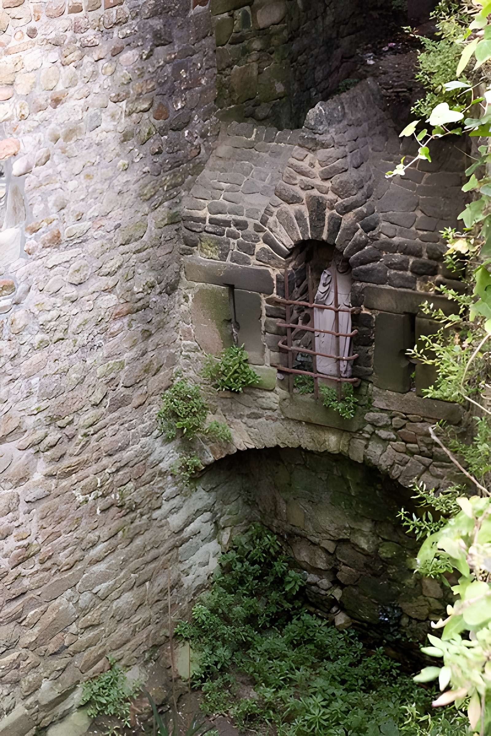 Remparts, enceinte de la ville et ses dépendances